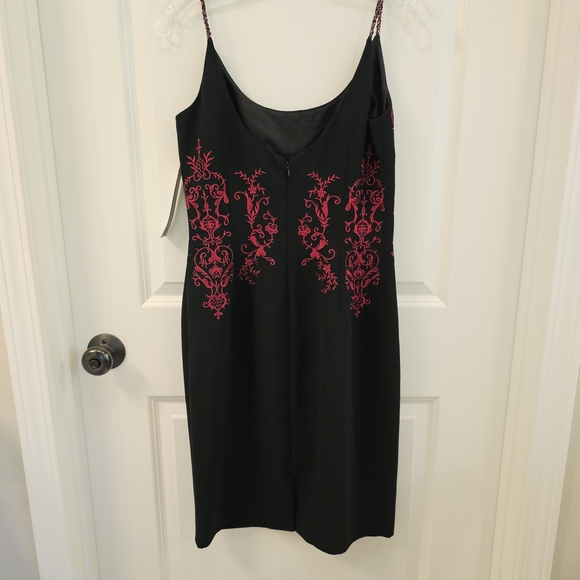 Maggy London Women's Black Dress with Red Embroidery & Beaded Straps Size 6 NWT - Picture 2 of 7